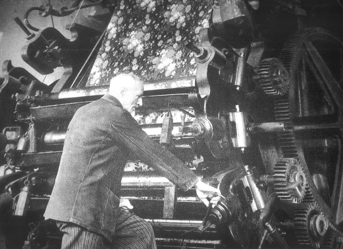 Employee working in the factory in Thann